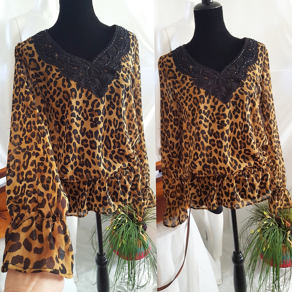 Jones🌾New York Leopard Print Sheer Top| Embellished Neckline